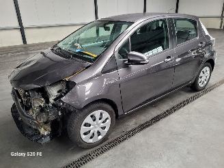 skadebil auto Toyota Yaris Hybrid 1.5 55-KW Automaat 5drs Aspiration 2014/10