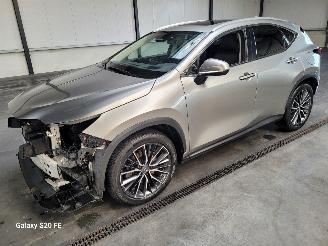 Schadeauto Lexus NX 450h+ Plug-In-Hybrid 227-KW Automaat AWD 2022/8