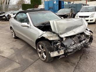 uszkodzony samochody osobowe Mercedes CLK CLK (R209), Cabrio, 2002 / 2010 3.2 320 V6 18V 2003/7