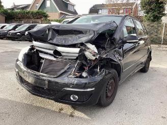 Vrakbiler auto Mercedes B-klasse B (W245), Hatchback, 2005 / 2011 1.5 B-160 16V 2009/10