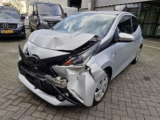disassembly passenger cars Toyota Aygo 1.0 VTTi X-play 2016/1