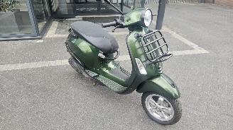 Vespa  Primavera 4T picture 3