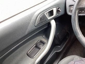 Ford Fiesta 1.6 TDCi Titanium picture 15