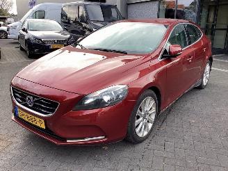 Vaurioauto  passenger cars Volvo V-40 1.6 D2 Summum 2013/7