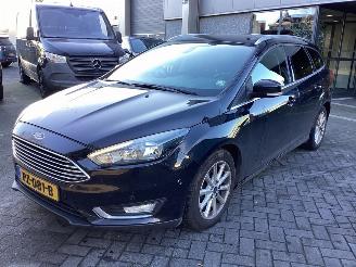 Schadeauto Ford Focus 1.0 Titanium 2017/2