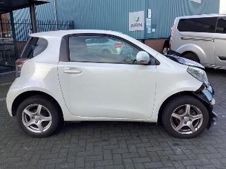Toyota iQ  picture 4