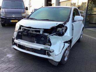 uszkodzony samochody osobowe Toyota iQ iQ, Hatchback 3-drs, 2009 / 2015 1.0 12V VVT-i 2009/9