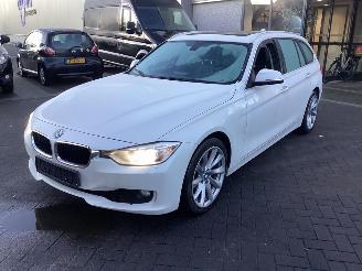 Auto incidentate BMW 3-serie 320i High Executive 2013/1