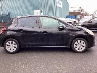 Peugeot 208 1.0 Vti picture 4