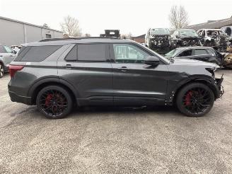 Ford Explorer  picture 4