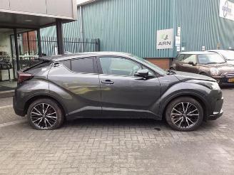 Toyota C-HR C-HR (X1,X5), SUV, 2016 1.8 16V Hybrid picture 4
