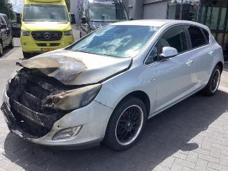 skadebil auto Opel Astra Astra J (PC6/PD6/PE6/PF6), Hatchback 5-drs, 2009 / 2015 1.4 Turbo 16V 2010/9