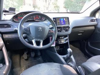 Peugeot 208  picture 9