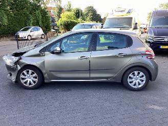 Peugeot 208  picture 8