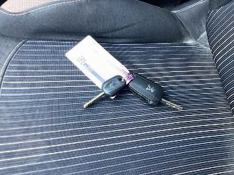 Peugeot 208  picture 17