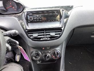 Peugeot 208  picture 14