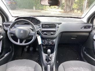 Peugeot 208  picture 9