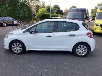 Peugeot 208  picture 8