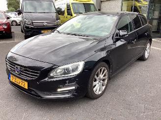 krockskadad bil auto Volvo V-60 2.0 D4 2015/1