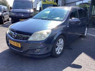 krockskadad bil auto Opel Astra 16 16V 2007/8