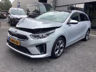 krockskadad bil auto Kia Ceed 1,6 GDI PHEV Exutive line 2021/1