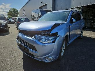 skadebil auto Mitsubishi Outlander 2.0 16v PHEV 2013/12