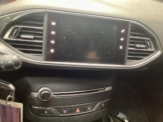Peugeot 308 308 SW (L4/L9/LC/LJ/LR), Combi 5-drs, 2014 / 2021 1.2 12V e-THP PureTech 130 picture 11