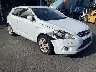Kia Pro cee d Pro cee'd (EDB3), Hatchback 3-drs, 2008 / 2012 1.4 CVVT 16V picture 3