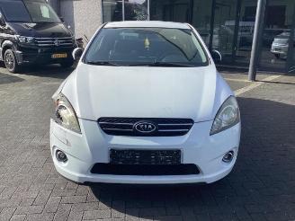Kia Pro cee d Pro cee'd (EDB3), Hatchback 3-drs, 2008 / 2012 1.4 CVVT 16V picture 2