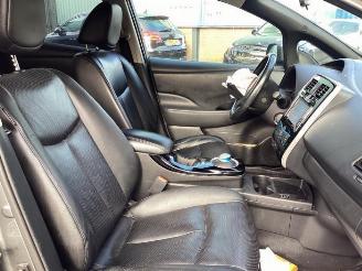 Nissan Leaf Leaf (ZE0), Hatchback, 2010 / 2017 Leaf picture 10