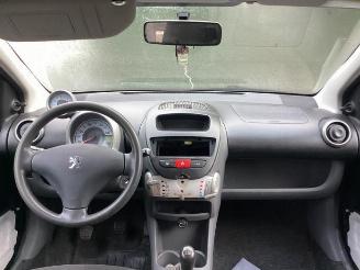 Peugeot 107 107, Hatchback, 2005 / 2014 1.0 12V picture 9
