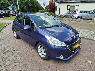 Peugeot 208 1.4 VTi Envy picture 2
