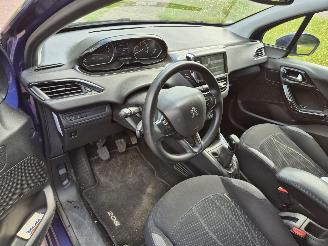 Peugeot 208 1.4 VTi Envy picture 8
