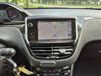 Peugeot 208 1.4 VTi Envy picture 13