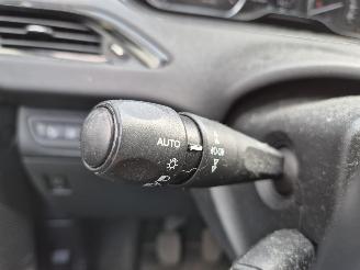 Peugeot 208 1.4 VTi Envy picture 16