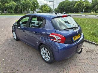 Peugeot 208 1.4 VTi Envy picture 4