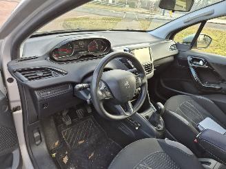 Peugeot 208 1.2 VTi Active picture 8