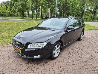 uszkodzony samochody osobowe Volvo V-70 2.0 D3 Dynamic Edition 2015/12