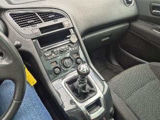 Peugeot 5008 1.6 HDIF ST 5P picture 9