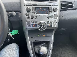 Toyota Verso 1.8 VVT-i Business Titanium  rijdbare zijschade picture 9
