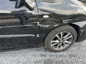 Toyota Verso 1.8 VVT-i Business Titanium  rijdbare zijschade picture 7