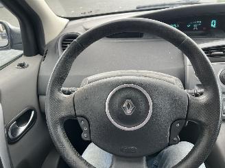 Renault Grand-scenic 2.0-16V Tech Line Navi Clima picture 8