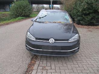 uszkodzony samochody osobowe Volkswagen Golf  2015/1