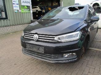 Salvage car Volkswagen Touran  2016/1