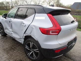 Volvo XC40  picture 2