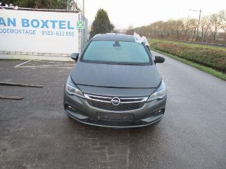 uszkodzony samochody osobowe Opel Astra  2018/1