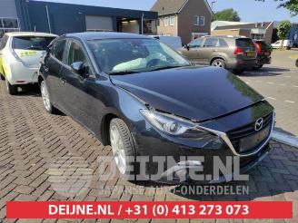 Coche siniestrado Mazda 3 3 (BM/BN), Hatchback, 2013 / 2019 2.2 SkyActiv-D 150 16V 2015/10