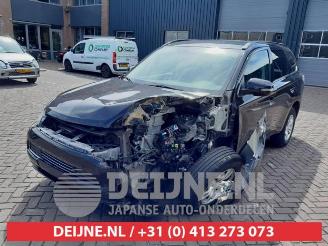 uszkodzony samochody osobowe Mitsubishi Outlander Outlander (GF/GG), SUV, 2012 2.0 16V PHEV 4x4 2014/9