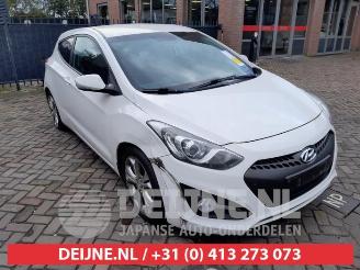 Vrakbiler auto Hyundai I-30 i30 (GDHB5), Hatchback, 2011 1.6 CRDi Blue Drive 16V VGT 2013/6