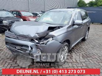 Mitsubishi Outlander Outlander (GF/GG), SUV, 2012 / 2022 2.0 16V PHEV 4x4 picture 3